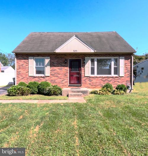 303 Greystone Rd, YORK, PA, 17402-4002 | Card Image