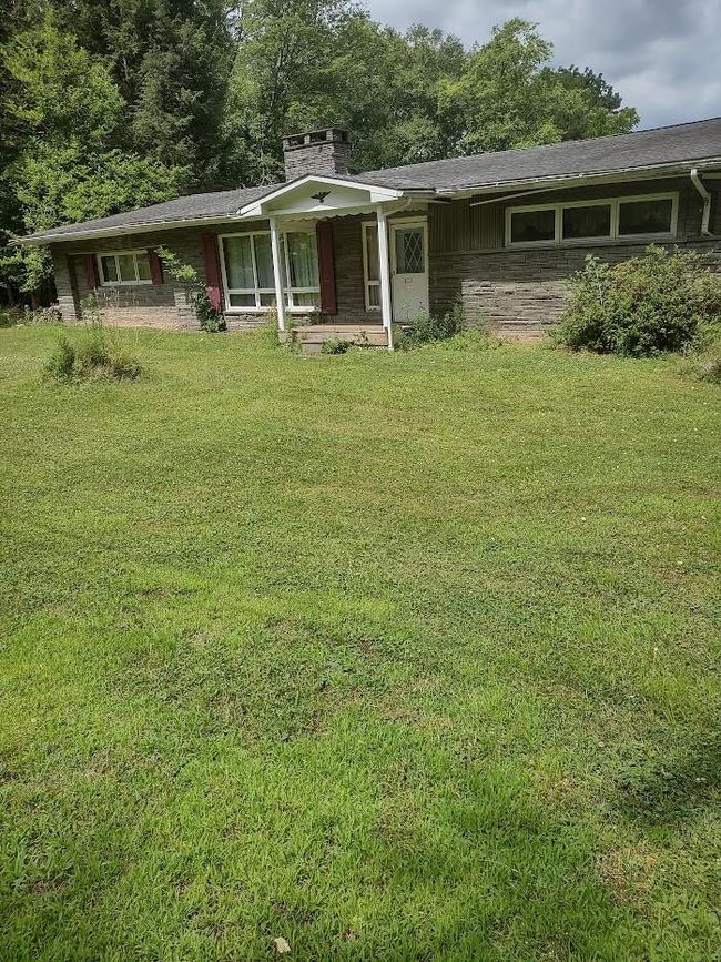 Ranch-style house featuring a front yard | Image 21