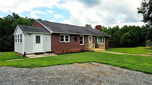 1248 Mountain Rd, Walnut Cove, NC, 27052-5712 | Card Image