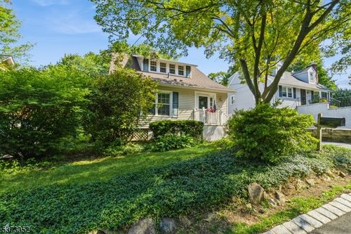 11 Bernards Ave, Bernardsville, NJ, 07924-2401 | Card Image