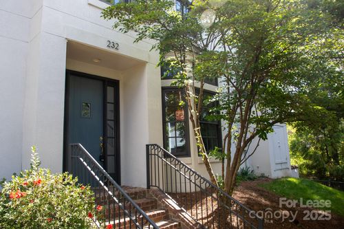 232 Wendover Heights Cir, Charlotte, NC, 28211-1347 | Card Image