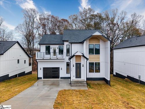 124 Lyman Ave, Duncan, SC, 29334-9633 | Card Image