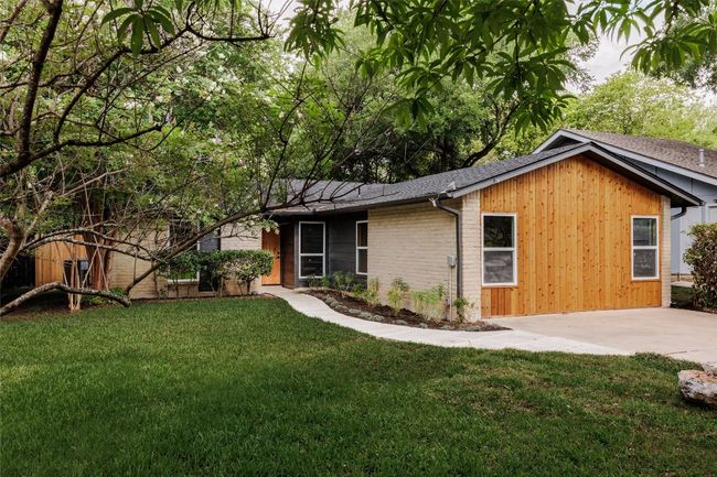 View of front of property featuring a front yard and a shingled roof | Image 35