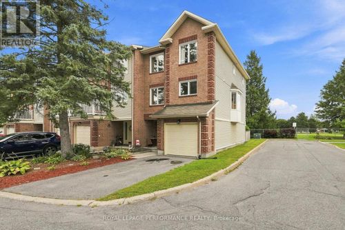 1992 Summerfields Cres, Orléans, ON, K1C7B4 | Card Image