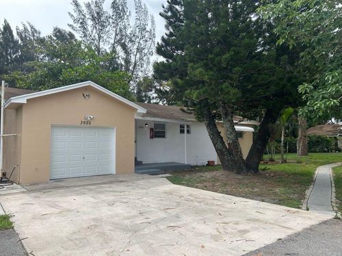 3920 7th Ave N, Palm Springs, FL, 33461-2828 | Card Image
