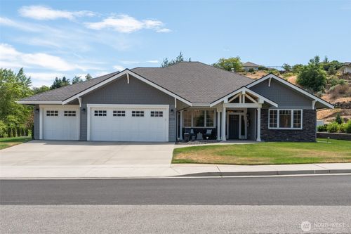 2039 Maiden Ln, Wenatchee, WA, 98801-8210 | Card Image