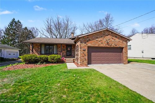 3114 Englewood Dr, Silver Lake, OH, 44224-3135 | Card Image