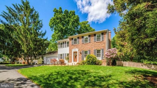 9220 Burnetta Dr, ANNANDALE, VA, 22003-4018 | Card Image