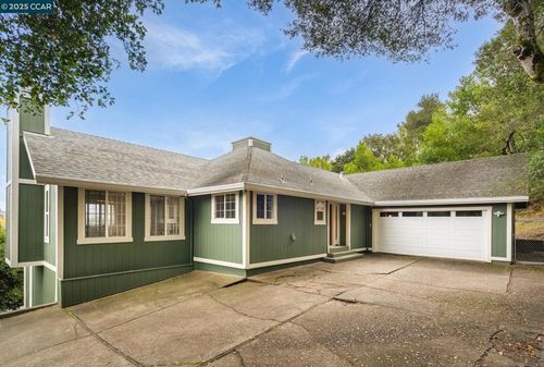 1 Harris Hill Dr, Novato, CA, 94947-2904 | Card Image
