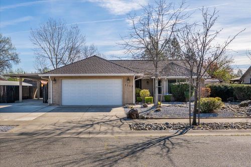 7253 Legacy Ct, Redding, CA, 96001-8316 | Card Image