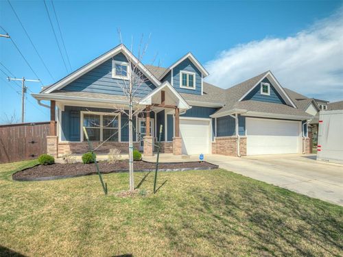 803 Ne 33rd St, Moore, OK, 73160-3073 | Card Image