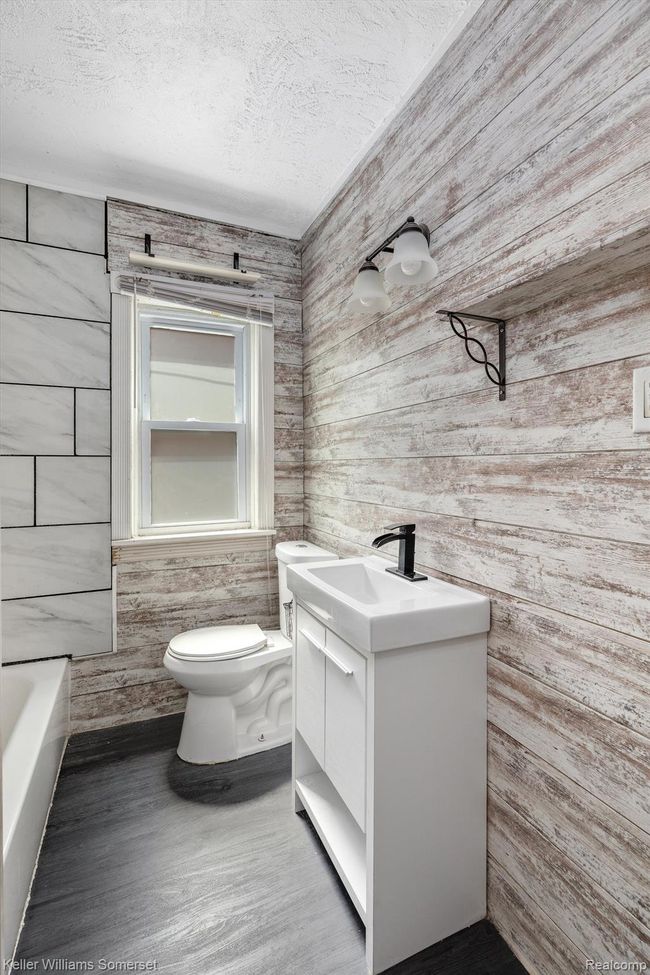 6110 Yorkshire Rd, Home with 0 bedrooms, 3 bathrooms and 2 parking in Detroit MI | Image 7