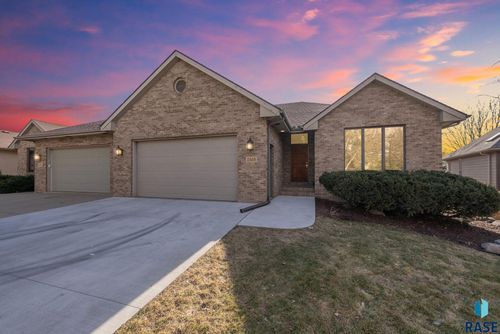 2505 S Big Timber Pl, Sioux Falls, SD, 57105-5160 | Card Image