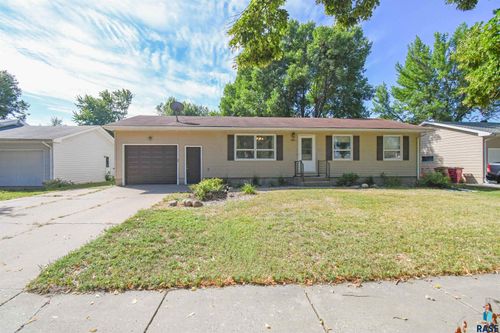 5821 W 50th St Street, Sioux Falls, SD, 57106 | Card Image