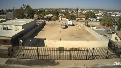 420 Chico St, Bakersfield, CA, 93305-5710 | Card Image