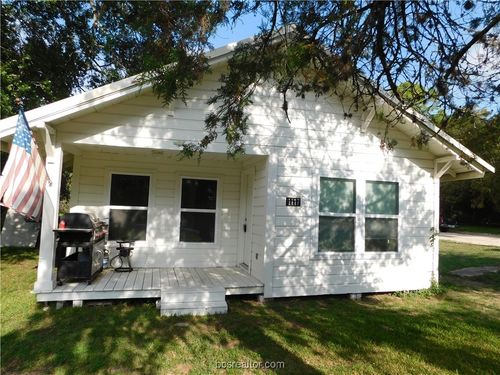 1117 Sycamore St, Navasota, TX, 77868-2525 | Card Image