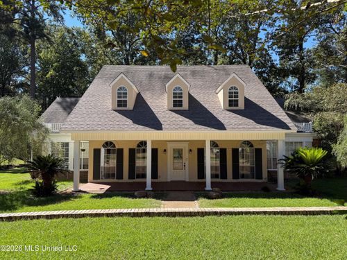 121 Woodhaven Dr, Natchez, MS, 39120-5256 | Card Image