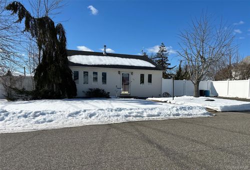30 Jenkins Ave, North Babylon, NY, 11703-5010 | Card Image