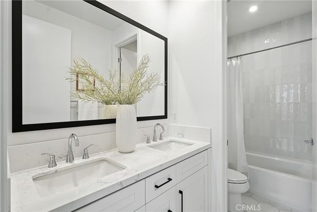 Bathroom 5 | Image 15