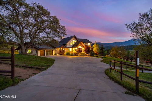 23800 Bertram Cir, Tehachapi, CA, 93561-7645 | Card Image