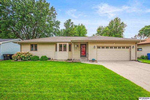 1047 Iowa Ct, Fremont, NE, 68025-2113 | Card Image