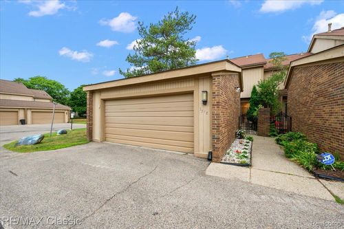 5318 Wright Way S Wright Way S, West Bloomfield Charter Township, MI, 48322 | Card Image