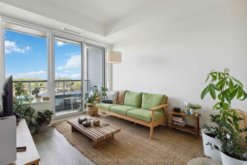 315-185 Deerfield Rd, Newmarket, ON, L3Y0G7 | Card Image