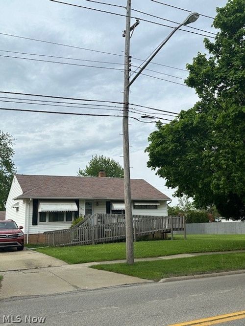 207 Forbes Road, Bedford, OH, 44146 | Card Image