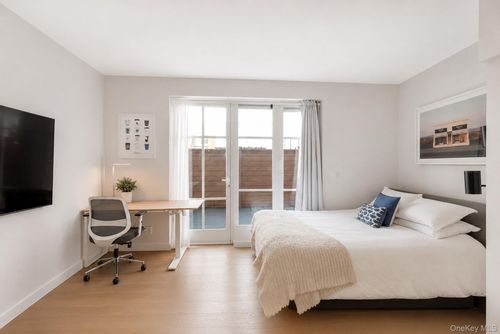 2k-37-26 32nd Street, New York, NY, 11101 | Card Image
