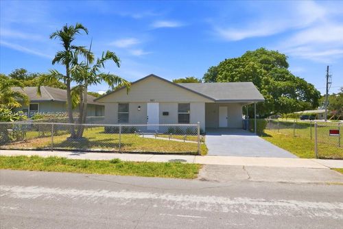921 Nw 5th Ave, Pompano Beach, FL, 33060-5523 | Card Image