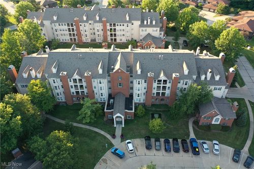 apt-104-200 Fox Hollow Dr, Mayfield Heights, OH, 44124-4198 | Card Image
