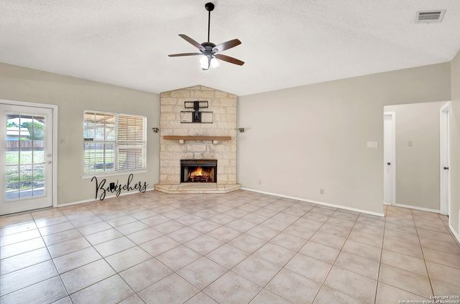1314 Acorn Rd, House other with 3 bedrooms, 2 bathrooms and null parking in Hondo TX | Image 6