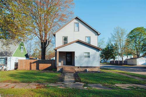 935 E Front St, Dover, OH, 44622-1438 | Card Image