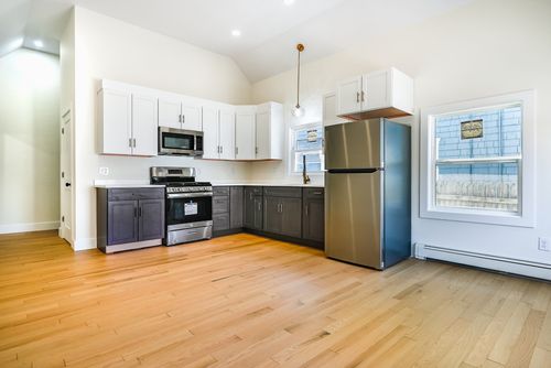 112 Hendrick St, Providence, RI, 02908-5220 | Card Image