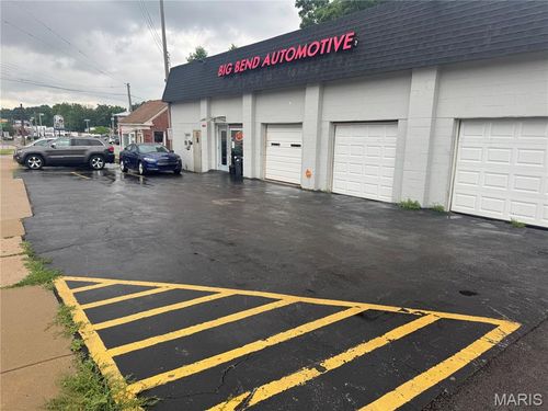2800 S Big Bend Blvd, Maplewood, MO, 63143-3020 | Card Image