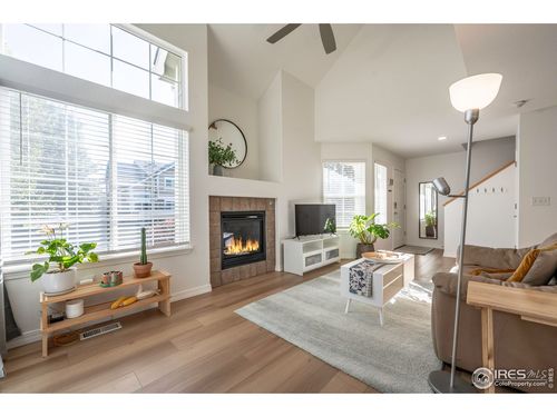 l-l69-805 Summer Hawk Dr, Longmont, CO, 80504-8808 | Card Image