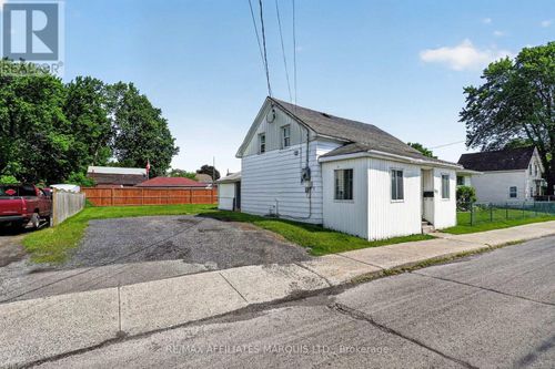 117 6th St W, Cornwall, ON, K6J2W7 | Card Image