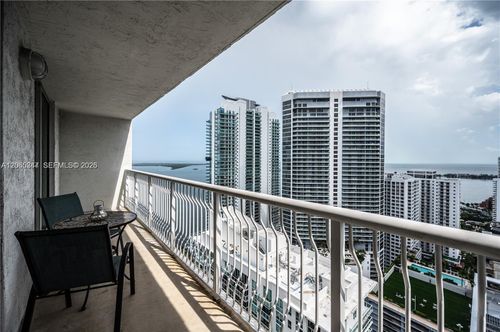 3821-1200 Brickell Bay Dr, Miami, FL, 33131-3275 | Card Image