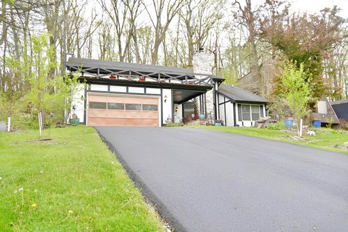 456 Roxbury Rd, Valparaiso, IN, 46385-8055 | Card Image