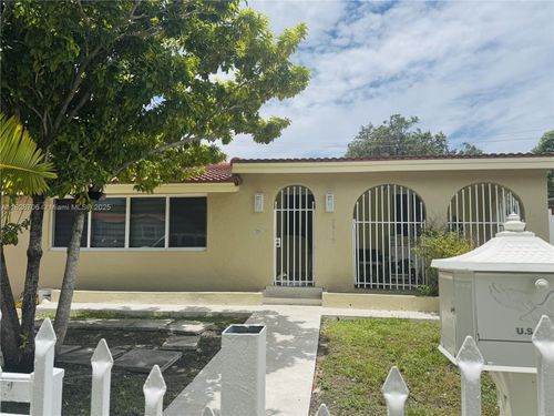 3915 Nw 4th Ter, MIAMI, FL, 33126-5631 | Card Image