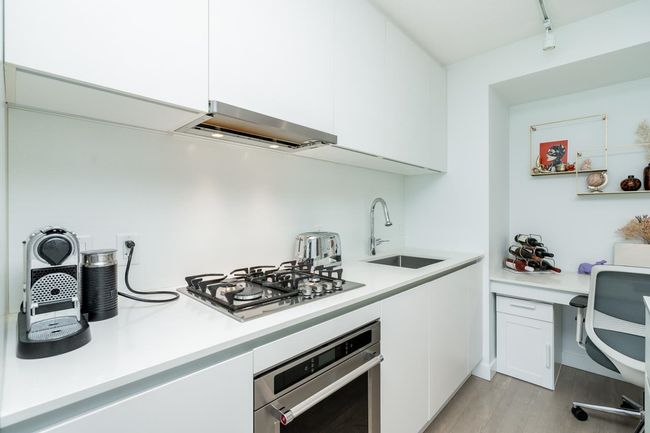 2810 - 908 Quayside Dr, Condo with 1 bedrooms, 1 bathrooms and 1 parking in New Westminster BC | Image 6