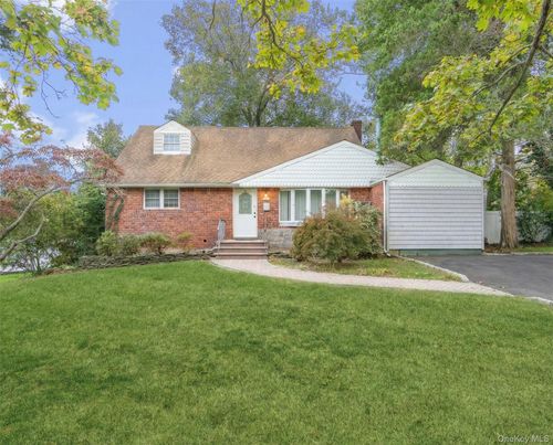 16 Blackman St, Smithtown, NY, 11787-2042 | Card Image