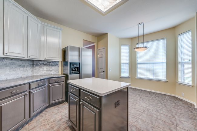 Kitchen with breakfast nook | Image 13
