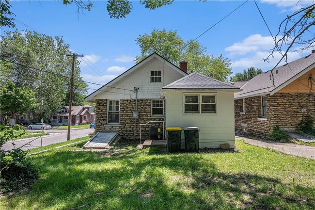 3842 E 68 Th Ter, House other with 2 bedrooms, 2 bathrooms and null parking in Kansas City MO | Image 18