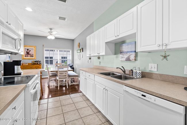 4 - 5201 Ocean Beach Blvd, Townhouse with 3 bedrooms, 3 bathrooms and null parking in Cocoa Beach FL | Image 7