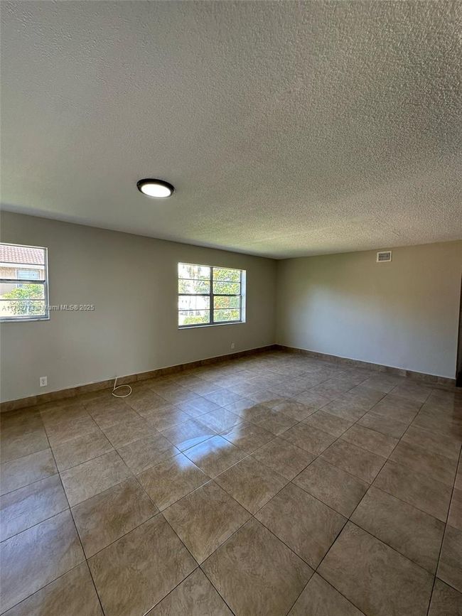 APT-212 - 30 Se 4 Th Ave, Condo with 1 bedrooms, 1 bathrooms and null parking in Hallandale Beach FL | Image 4