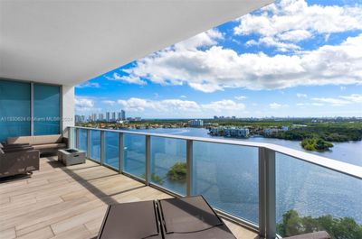 1702 - 17111 Biscayne Blvd, Condo with 2 bedrooms, 2 bathrooms and null parking in North Miami Beach FL | Image 1