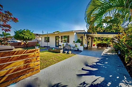 1310 Worthington St, West Palm Beach, FL, 33401-6858 | Card Image