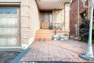 922 Mays Cres, House other with 3 bedrooms, 3 bathrooms and 4 parking in Mississauga ON | Image 3