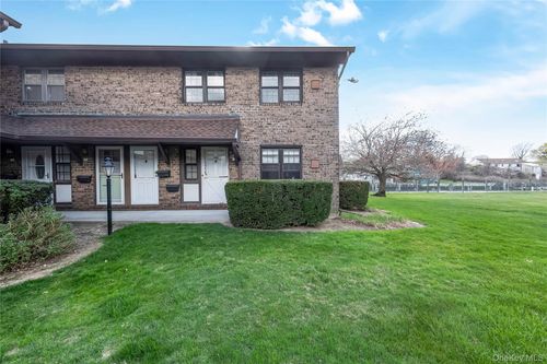 140 Mariners Way, Babylon, NY, 11726 | Card Image